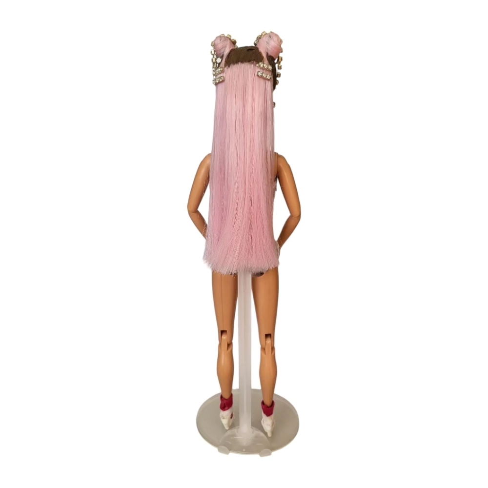 Ariana Grande 7 Rings Doll - Picture 4 of 10